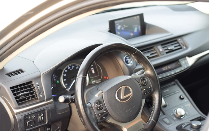 Lexus CT cena 80000 przebieg: 112000, rok produkcji 2018 z Piława Górna małe 79